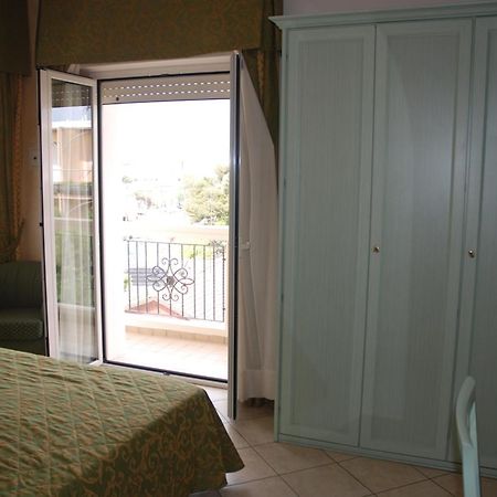 Hotel Residence Veliero Riccione Zewnętrze zdjęcie