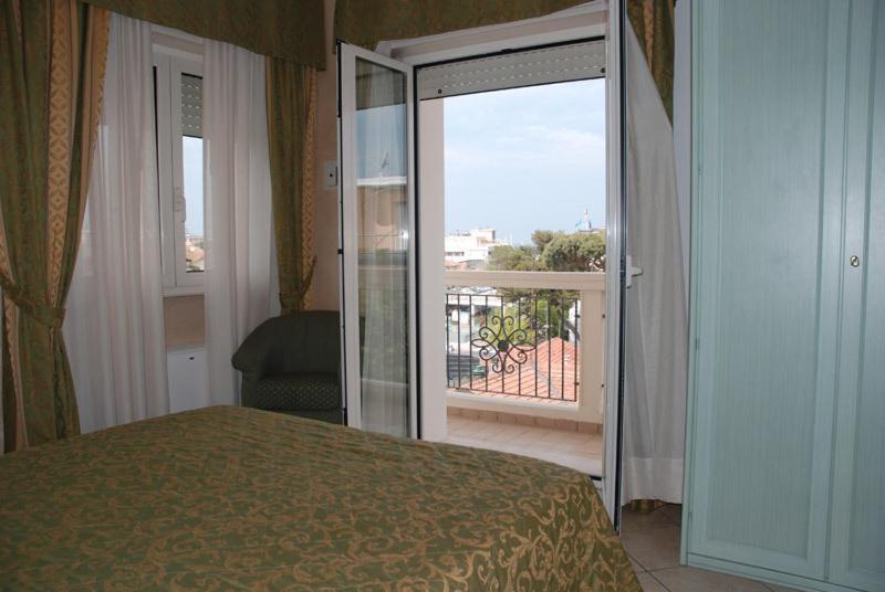 Hotel Residence Veliero Riccione Zewnętrze zdjęcie