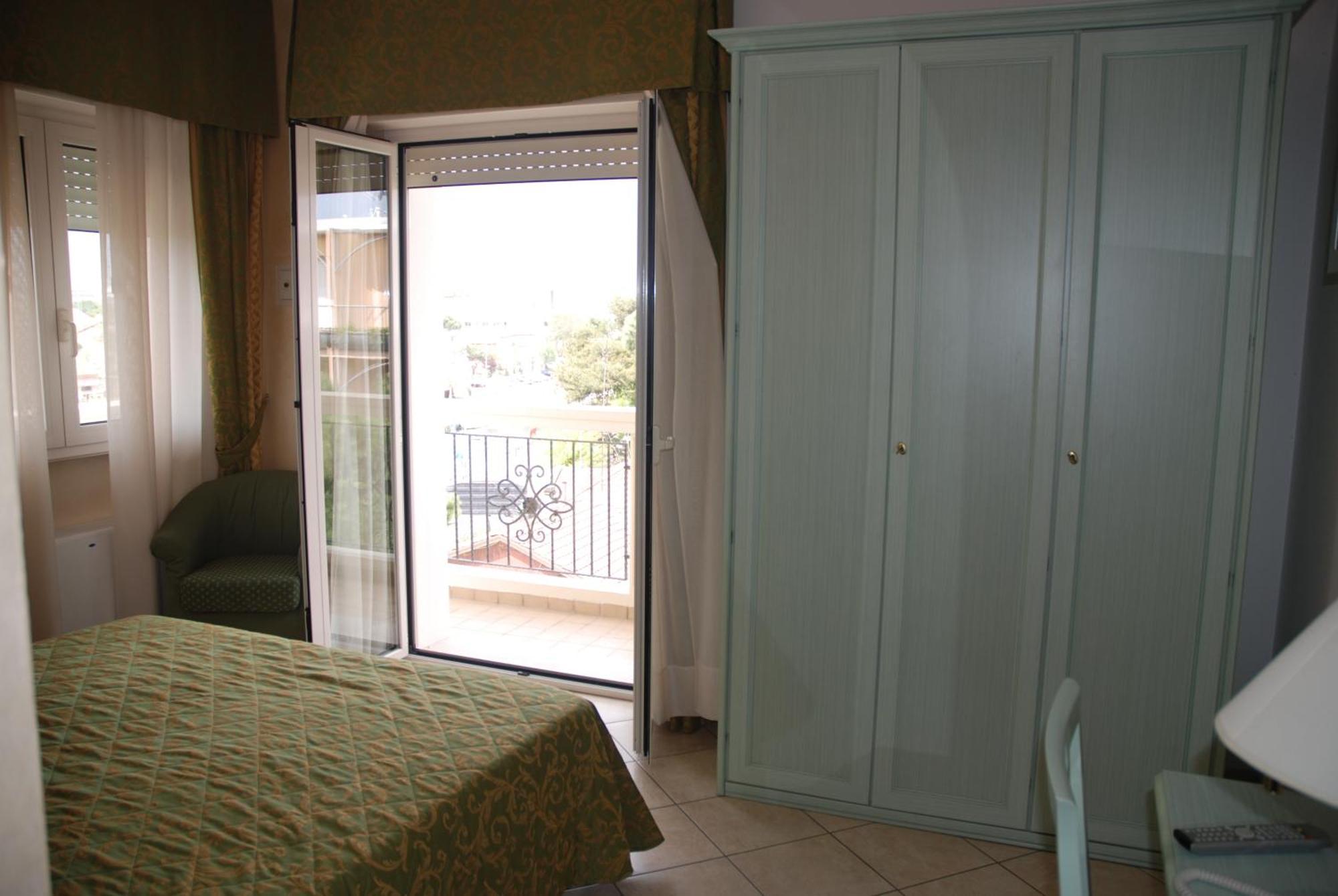 Hotel Residence Veliero Riccione Zewnętrze zdjęcie